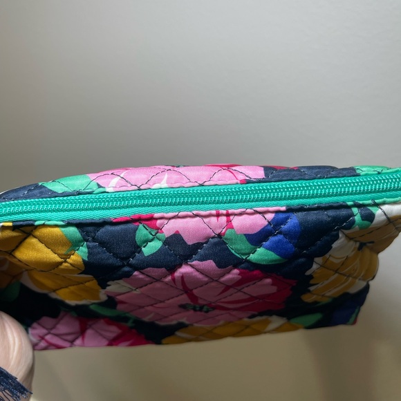 NEW Modella Floral Quilted Women's Travel Bag - Picture 6 of 12